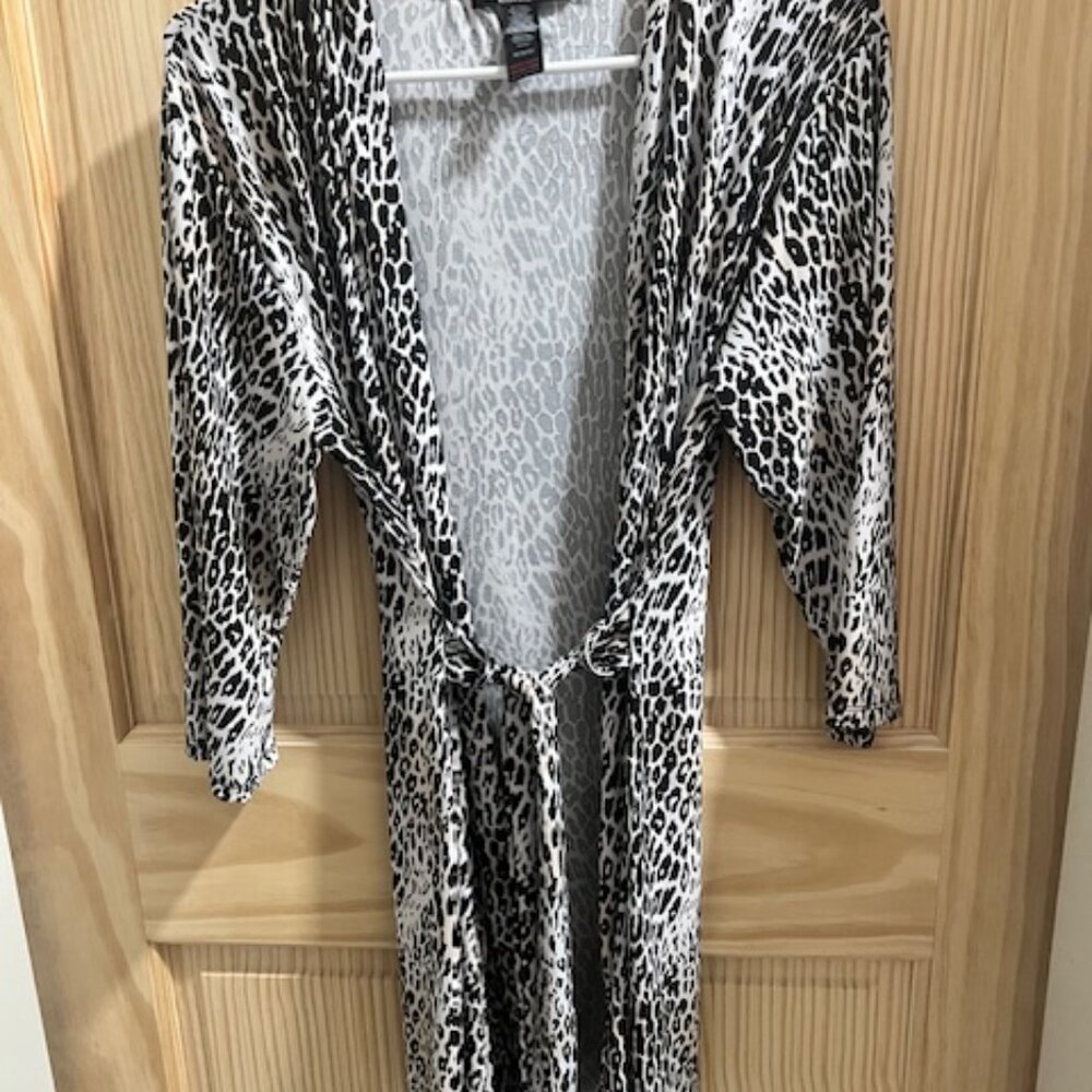 Renรฉ Rofรฉ leopard-print robe or wrap top sleepwear,โ loungewear Kimono wrap Med